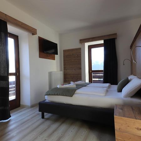 Hotel Alla Rocca Varena Buitenkant foto