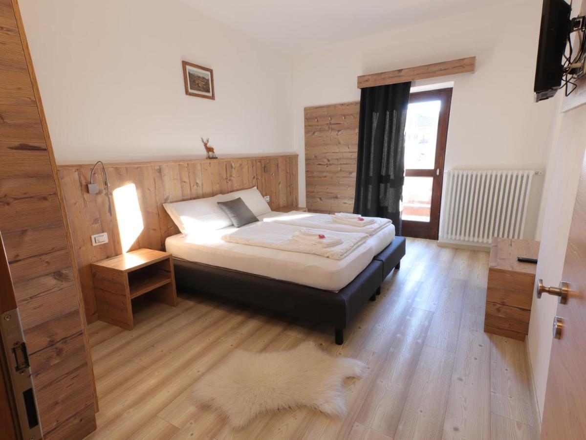 Hotel Alla Rocca Varena Buitenkant foto