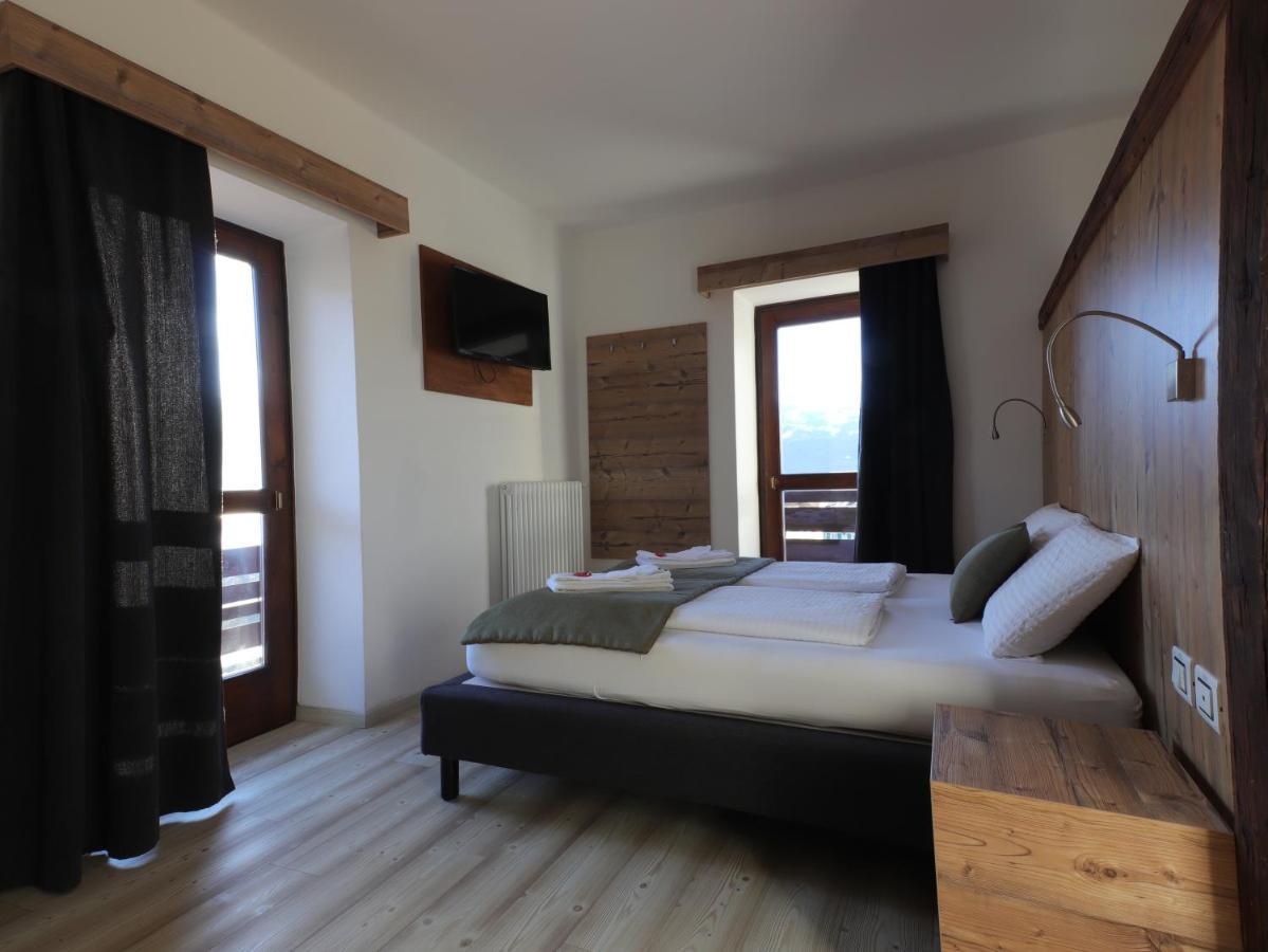 Hotel Alla Rocca Varena Buitenkant foto