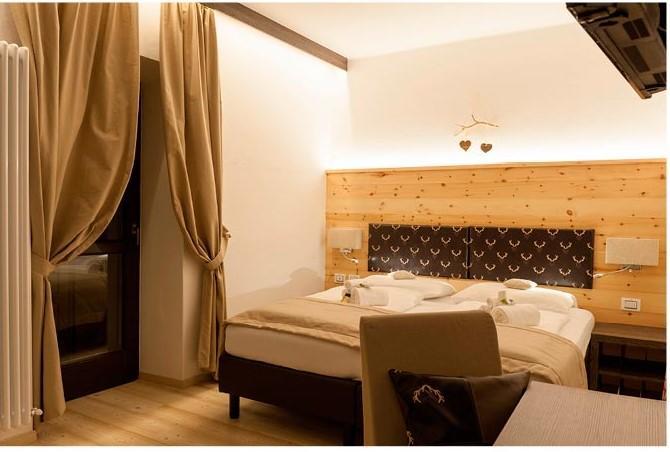 Hotel Alla Rocca Varena Buitenkant foto