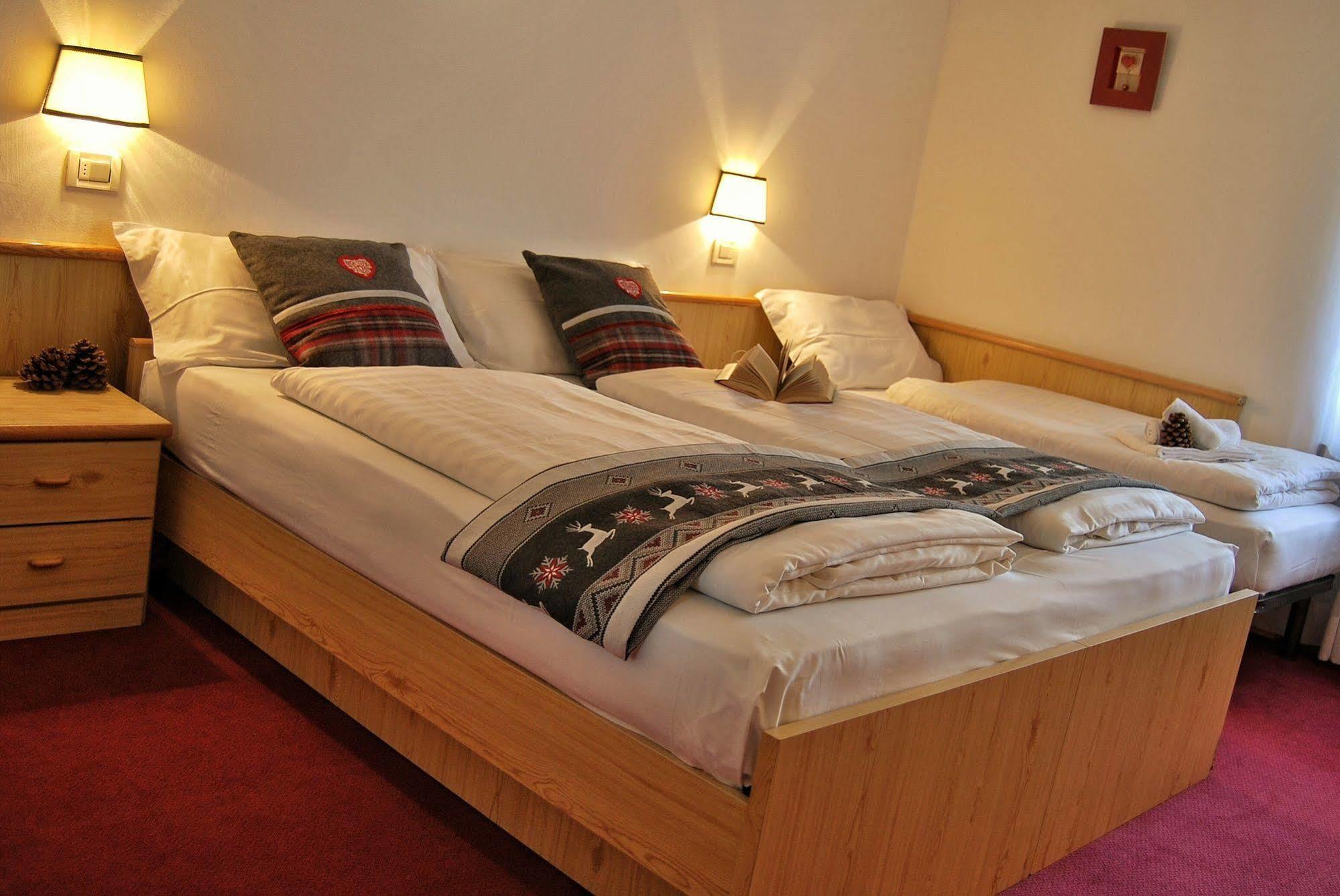 Hotel Alla Rocca Varena Buitenkant foto