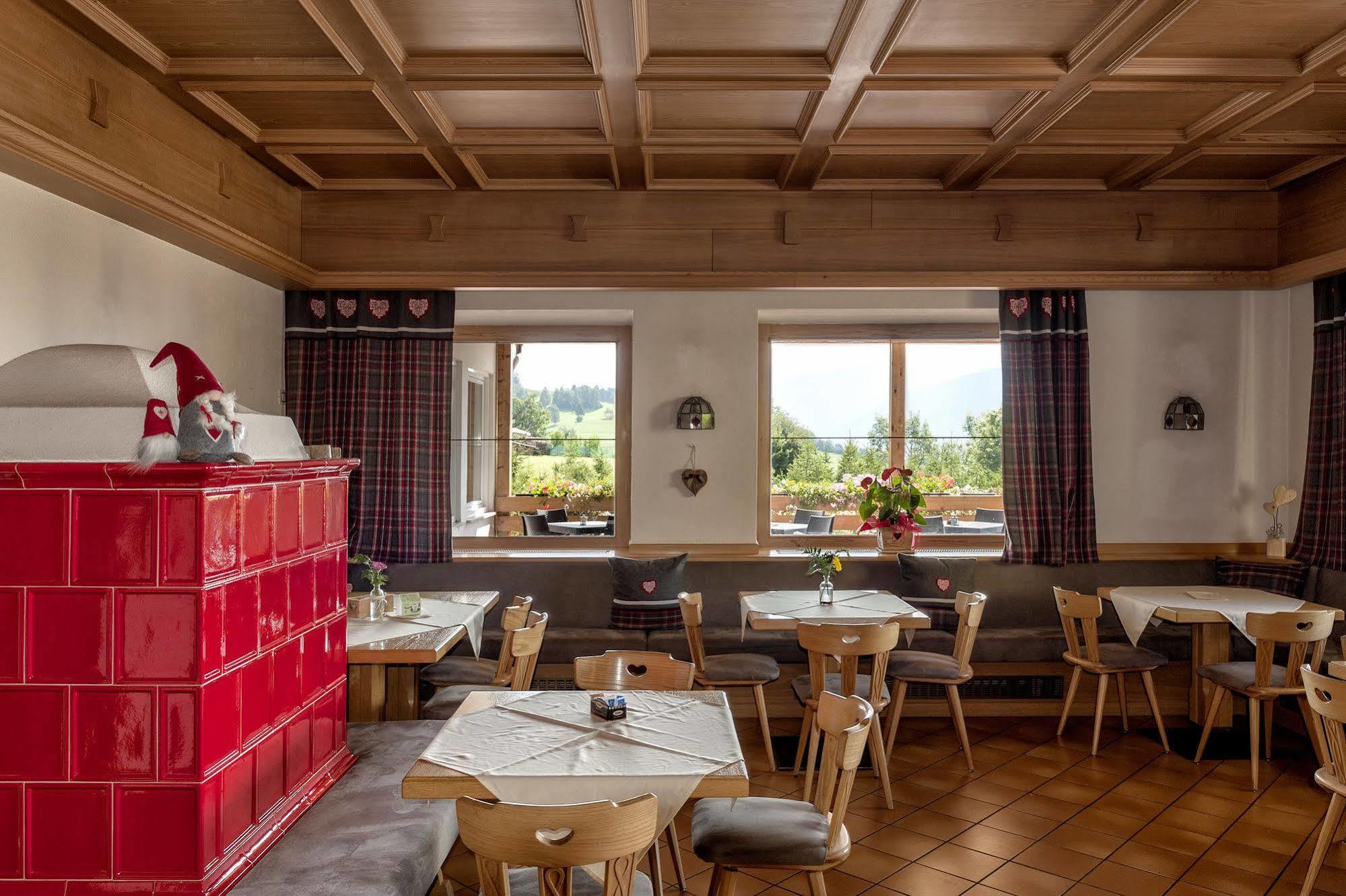Hotel Alla Rocca Varena Buitenkant foto