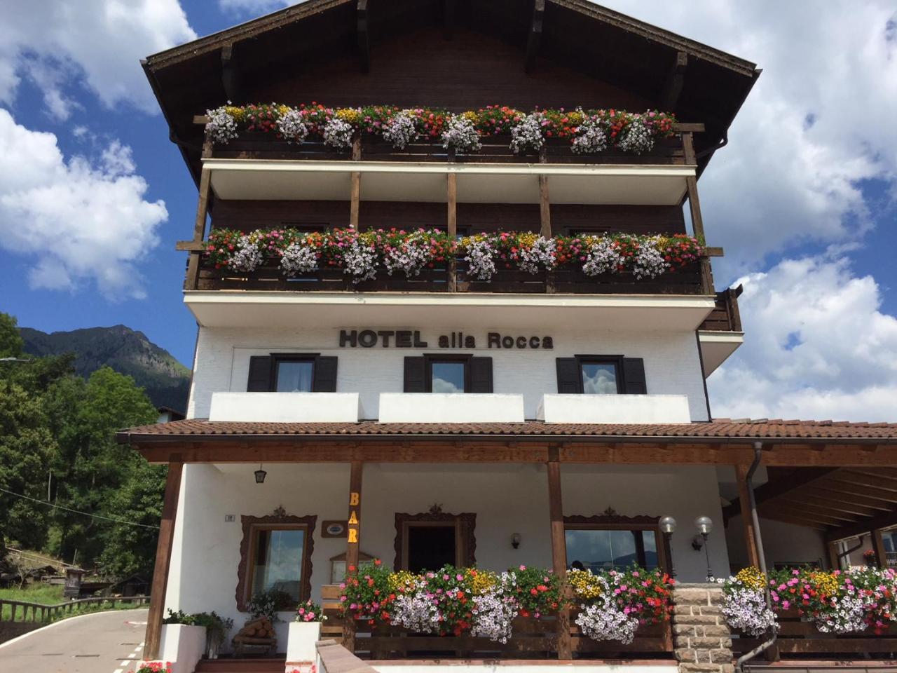 Hotel Alla Rocca Varena Buitenkant foto